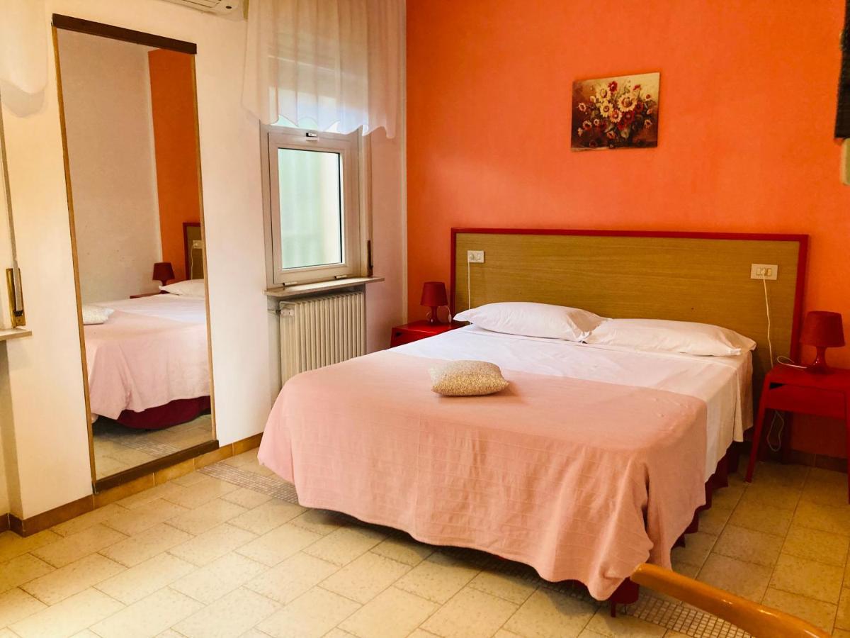Hotel Moderno Tavagnacco Esterno foto