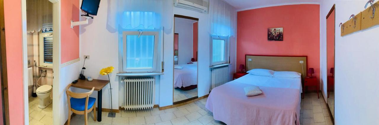 Hotel Moderno Tavagnacco Esterno foto
