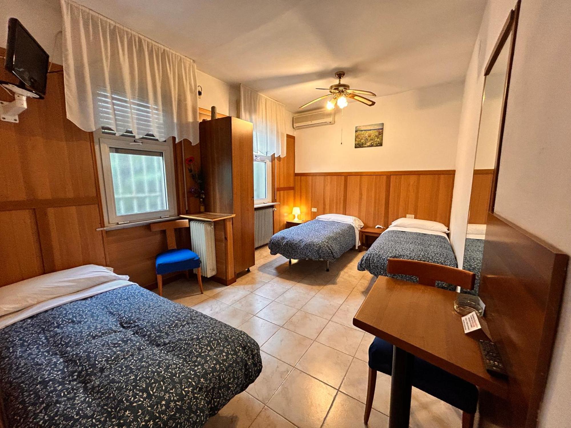 Hotel Moderno Tavagnacco Esterno foto
