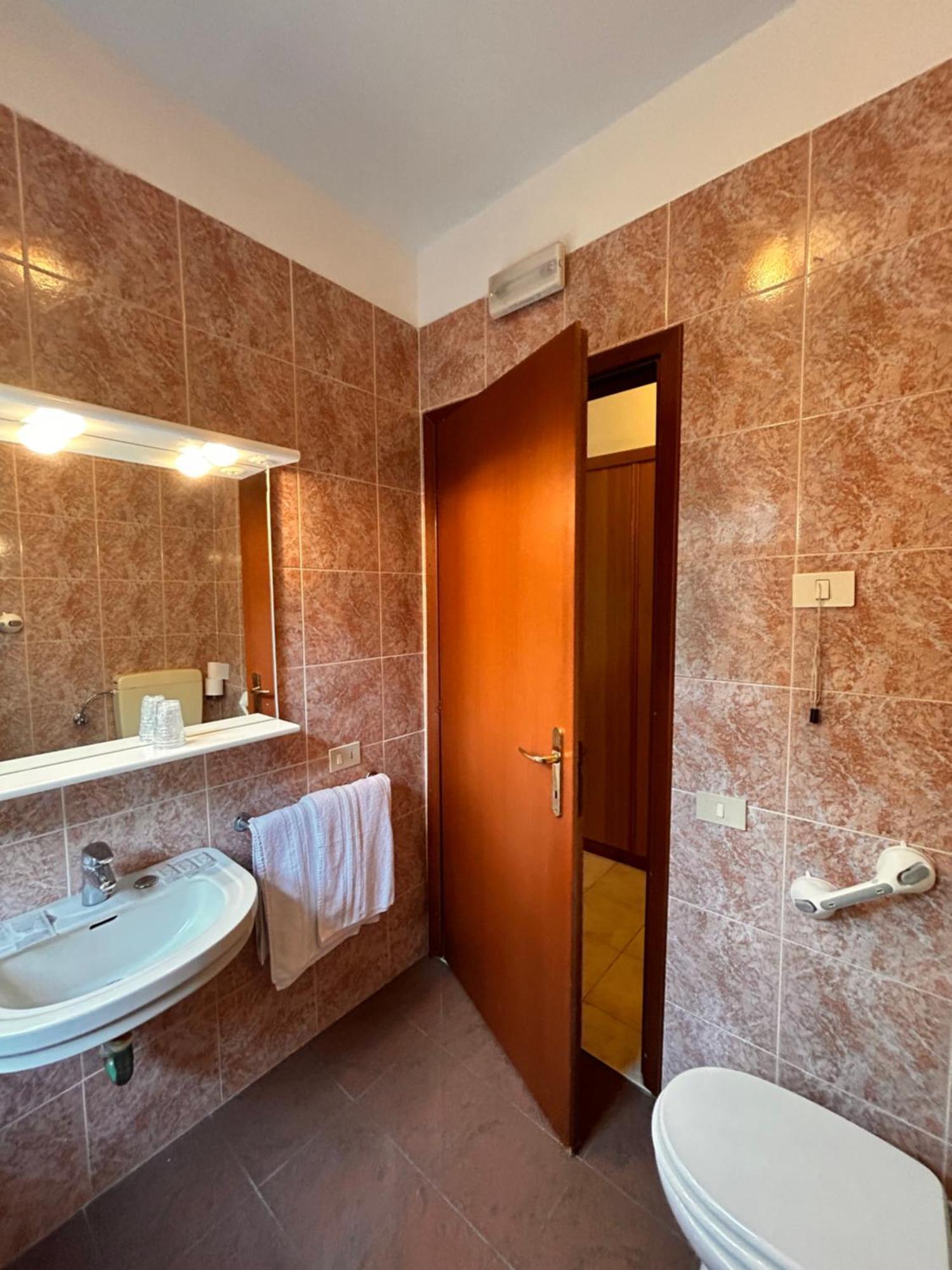 Hotel Moderno Tavagnacco Esterno foto