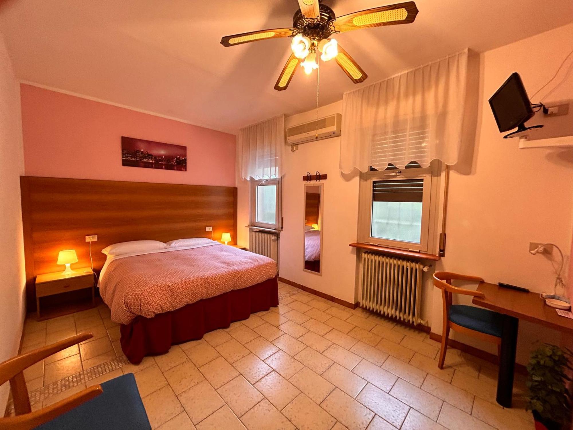 Hotel Moderno Tavagnacco Esterno foto